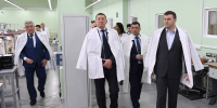 Виталий Хоценко посетил омский завод по производству измерительных приборов, газоаналитического оборудования и светотехники - Газета Правда севера