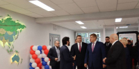 Полпред Анатолий Серышев и Виталий Хоценко осмотрели обновленную школу №11 в Омске - Газета Правда севера