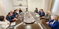 Виталий Хоценко на форуме «ИННОСИБ-2025» встретился с делегацией Республики Абхазия - Газета Правда севера