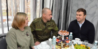Виталий Хоценко в Калачинске навестил семью участника СВО - Газета Правда севера