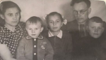 Кошуковы Александра Андреевна и Константин Петрович с детьми.
