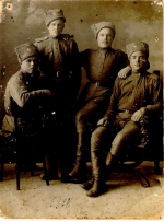 В Белой Армии Петр Иванович Кошуков (справа).